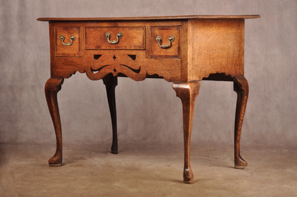 Fine Mid 18th Century Oak Lowboy / Side Table View XII