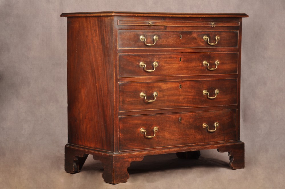 An eighteenth-century mahogany chest of drawers featuring four graduated drawers with brass swan-neck handles, a brushing slide, and bracket feet.