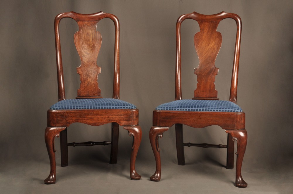 A pair of George I mahogany side chairs featuring vase-shaped back splats, blue patterned drop-in seats, and cabriole front legs. View III