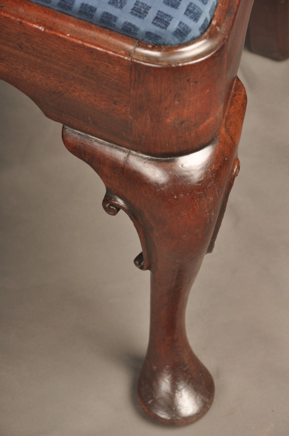 A pair of George I mahogany side chairs featuring vase-shaped back splats, blue patterned drop-in seats, and cabriole front legs. View VI