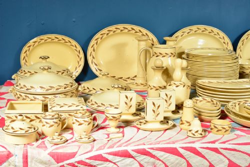 EXTENSIVE WEDGWOOD CREAMWARE LEAF SEED DINNER SERVICE MILLY TAPLIN AMH9029 - ADDITIONAL PHOTO 1