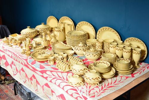 EXTENSIVE WEDGWOOD CREAMWARE LEAF SEED DINNER SERVICE MILLY TAPLIN AMH9029 - ADDITIONAL PHOTO 4