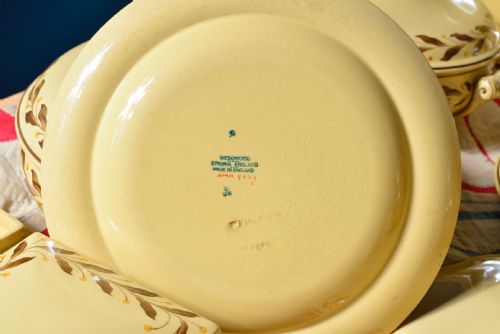 EXTENSIVE WEDGWOOD CREAMWARE LEAF SEED DINNER SERVICE MILLY TAPLIN AMH9029 - ADDITIONAL PHOTO 5