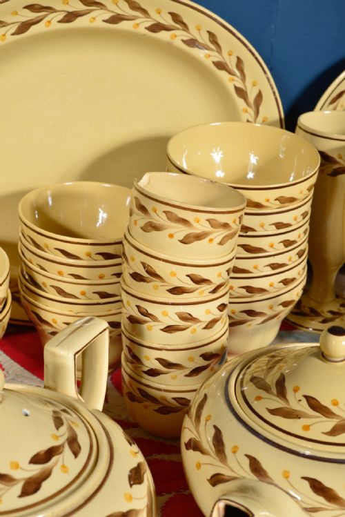 EXTENSIVE WEDGWOOD CREAMWARE LEAF SEED DINNER SERVICE MILLY TAPLIN AMH9029 - ADDITIONAL PHOTO 8