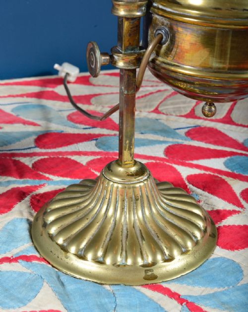 PAIR OF ADJUSTABLE RISE AND FALL BRASS OIL LAMPS WIRED FOR ELECTRICITY 19TH C - ADDITIONAL PHOTO 4