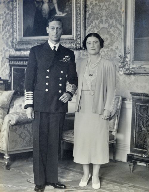 WWII PHOTOGRAPH OF KING GEORGE VI AND QE FROM AUXILIARY TERRITORIAL SERVICE ATS SCHOOL ALDERMASTON COURT BERKSHIRE - ADDITIONAL PHOTO 2