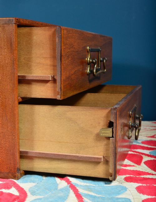 EDWARDIAN MAHOGANY TABLETOP CHEST BY HENRY STONE SON BANBURY C1910 - ADDITIONAL PHOTO 4