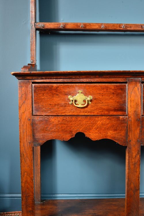 GEORGIAN OAK DRESSER OF SMALL PROPORTIONS C1780 - ADDITIONAL PHOTO 3