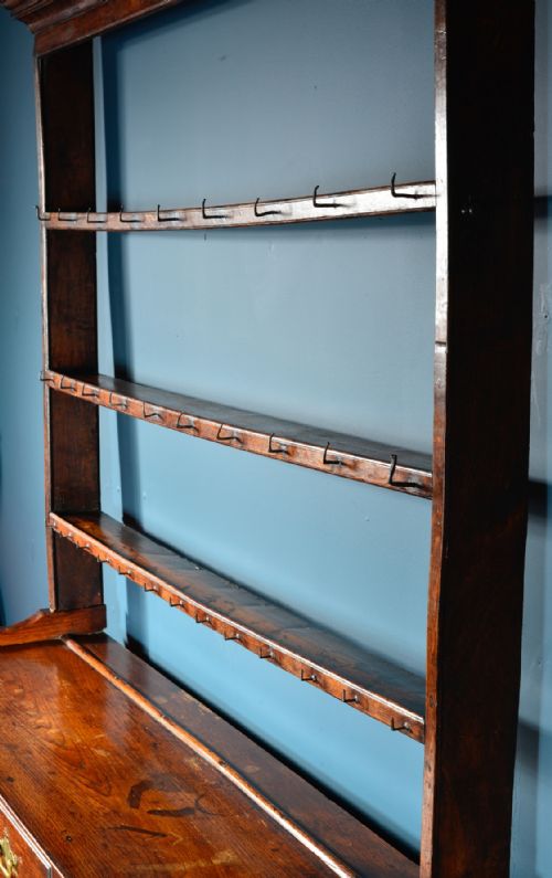 GEORGIAN OAK DRESSER OF SMALL PROPORTIONS C1780 - ADDITIONAL PHOTO 6