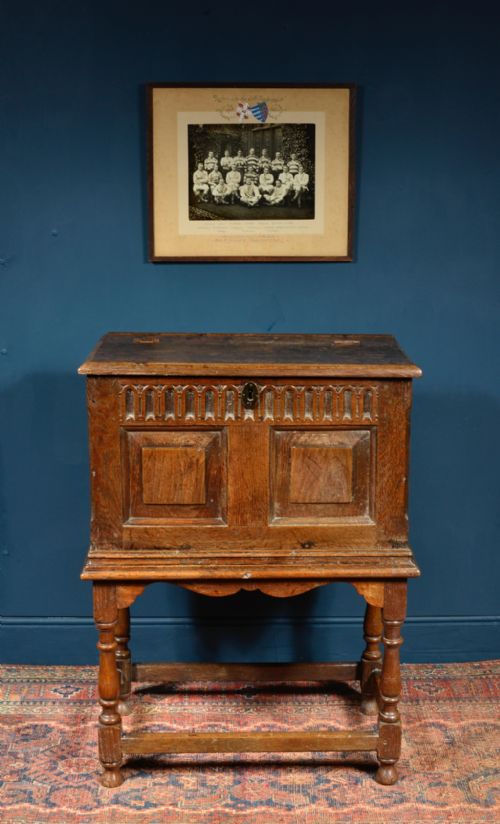 17TH CENTURY PANELLED OAK BIBLE BOX ON STAND - ADDITIONAL PHOTO 1