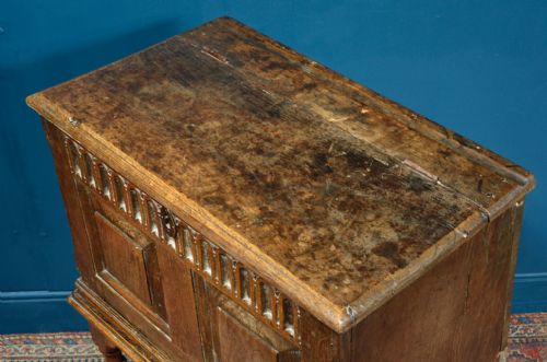17TH CENTURY PANELLED OAK BIBLE BOX ON STAND - ADDITIONAL PHOTO 3