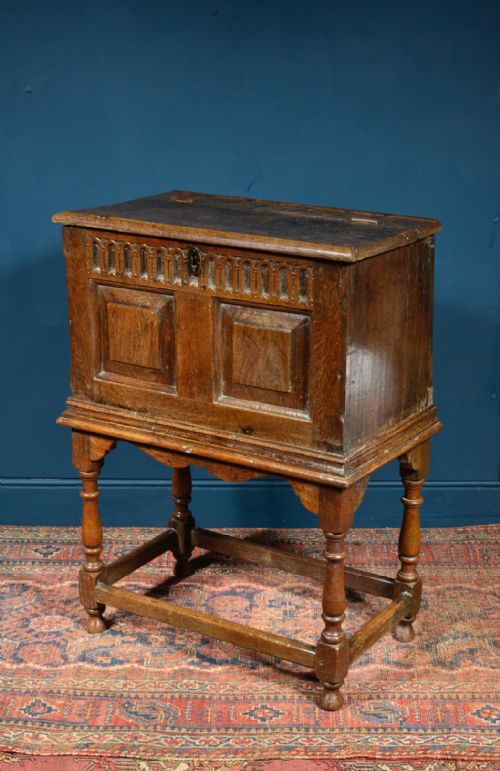 17TH CENTURY PANELLED OAK BIBLE BOX ON STAND - ADDITIONAL PHOTO 5