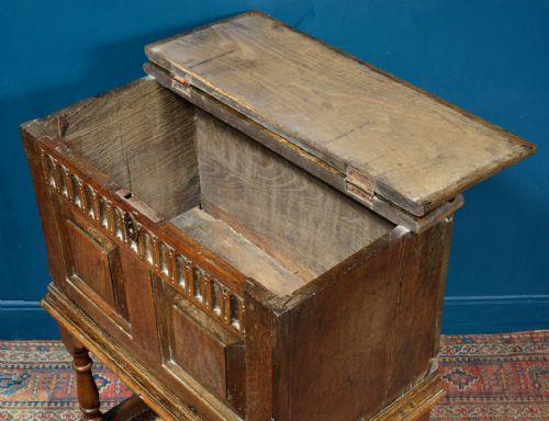 17TH CENTURY PANELLED OAK BIBLE BOX ON STAND - ADDITIONAL PHOTO 6