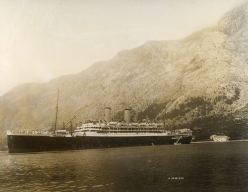 A FINE 1920'S30'S EUROPEAN TOUR LEATHER PHOTOGRAPH ALBUM - ADDITIONAL PHOTO 1