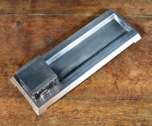 ART DECO ENGINE TURNED SILVER PEN AND INK STAND BY GOLDSMITHS SILVERSMITHS CO LONDON 1936 - ADDITIONAL PHOTO 6