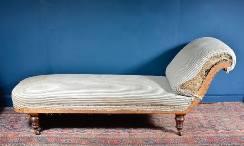 HOWARD STYLE COUNTRY HOUSE DAY BED CHAISE LONGUE IN ORIGINAL TICKING COPE CASTORS C1890 - ADDITIONAL PHOTO 1