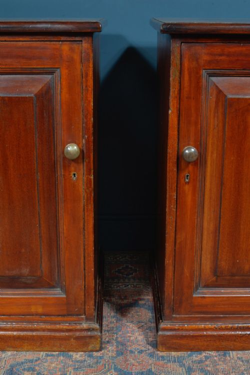 A PAIR OF VICTORIAN MAHOGANY BEDSIDE CABINETS C1850 - ADDITIONAL PHOTO 4