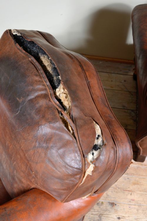 PAIR OF VICTORIAN BROWN LEATHER CLUB CHAIRS C1890 - ADDITIONAL PHOTO 17