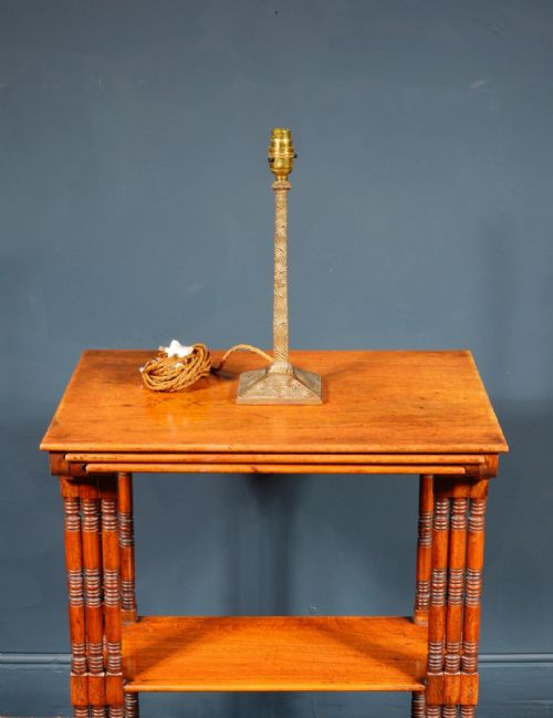 EDWARDIAN BRASS TABLE LAMP WITH CONCENTRIC CIRCLE DECORATION C1910 - ADDITIONAL PHOTO 2