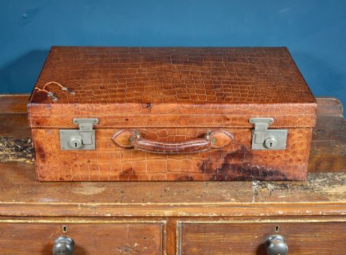 A FINE CROCODILE LEATHER VANITY SUITCASE BY ADIE BROS BIRMINGHAM WITH MONOGRAMMED 'WS' SILVER MOUNTED JARS A HIP FLASK ACCESSORIES 193638 - ADDITIONAL PHOTO 1