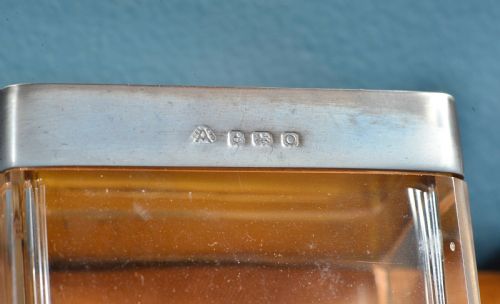 A FINE CROCODILE LEATHER VANITY SUITCASE BY ADIE BROS BIRMINGHAM WITH MONOGRAMMED 'WS' SILVER MOUNTED JARS A HIP FLASK ACCESSORIES 193638 - ADDITIONAL PHOTO 14