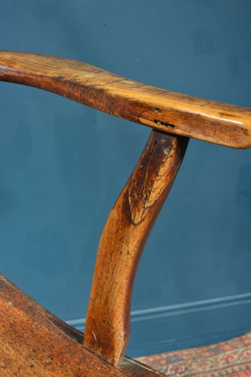 AN UNUSUAL OAK AND ELM WHEEL BACK WINDSOR CHAIR WITH CRINOLINE STRETCHER C1800 - ADDITIONAL PHOTO 8