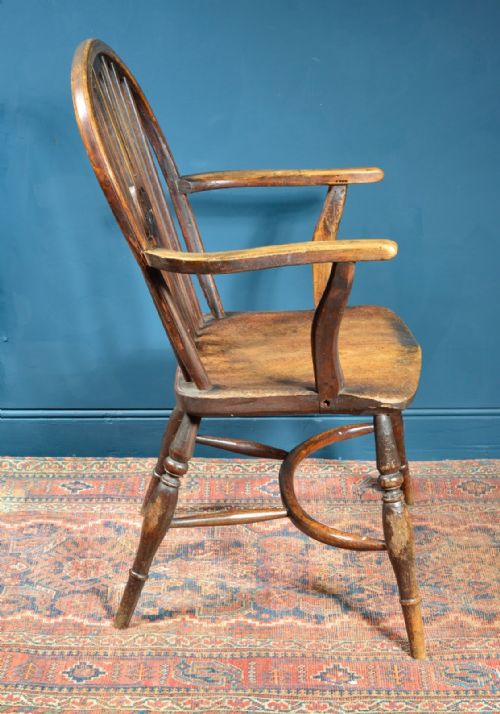 AN UNUSUAL OAK AND ELM WHEEL BACK WINDSOR CHAIR WITH CRINOLINE STRETCHER C1800 - ADDITIONAL PHOTO 9