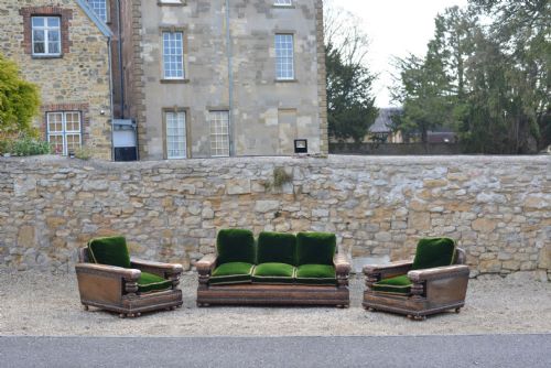 AN EXTREMELY COMFORTABLE CAROLEAN REVIVAL CARVED OAK LEATHER AND GREEN VELVET THREE PIECE SUITE C1910 - ADDITIONAL PHOTO 1