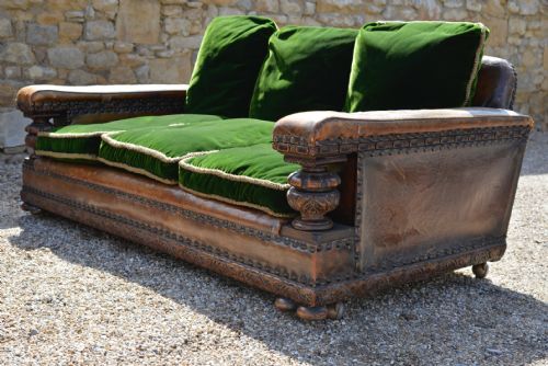 AN EXTREMELY COMFORTABLE CAROLEAN REVIVAL CARVED OAK LEATHER AND GREEN VELVET THREE PIECE SUITE C1910 - ADDITIONAL PHOTO 7