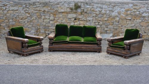 AN EXTREMELY COMFORTABLE CAROLEAN REVIVAL CARVED OAK LEATHER AND GREEN VELVET THREE PIECE SUITE C1910 - ADDITIONAL PHOTO 10