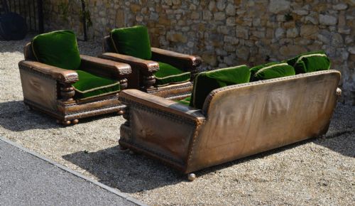 AN EXTREMELY COMFORTABLE CAROLEAN REVIVAL CARVED OAK LEATHER AND GREEN VELVET THREE PIECE SUITE C1910 - ADDITIONAL PHOTO 18
