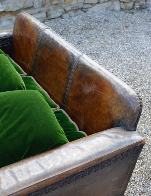 AN EXTREMELY COMFORTABLE CAROLEAN REVIVAL CARVED OAK LEATHER AND GREEN VELVET THREE PIECE SUITE C1910 - ADDITIONAL PHOTO 21