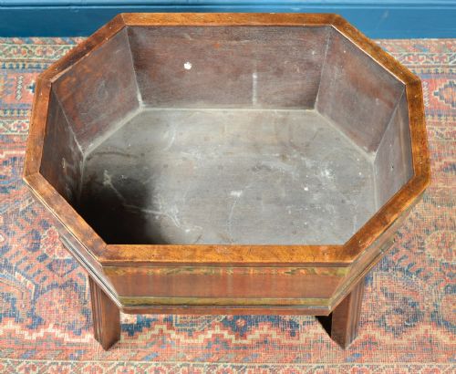 A BRASS BANDED MAHOGANY WINE COOLER OR CELLARETTE EARLY 19TH C - ADDITIONAL PHOTO 4