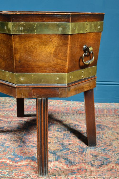 A BRASS BANDED MAHOGANY WINE COOLER OR CELLARETTE EARLY 19TH C - ADDITIONAL PHOTO 5