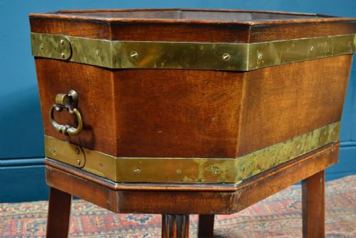 A BRASS BANDED MAHOGANY WINE COOLER OR CELLARETTE EARLY 19TH C - ADDITIONAL PHOTO 6