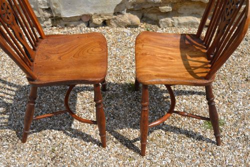A PAIR OF COUNTRY YEW AND ELM WHEEL BACK CHAIRS WITH CRINOLINE STRETCHERS C 1800 - ADDITIONAL PHOTO 6