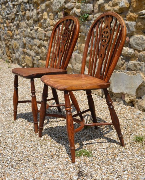 A PAIR OF COUNTRY YEW AND ELM WHEEL BACK CHAIRS WITH CRINOLINE STRETCHERS C 1800 - ADDITIONAL PHOTO 7