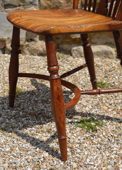 A PAIR OF COUNTRY YEW AND ELM WHEEL BACK CHAIRS WITH CRINOLINE STRETCHERS C 1800 - ADDITIONAL PHOTO 8