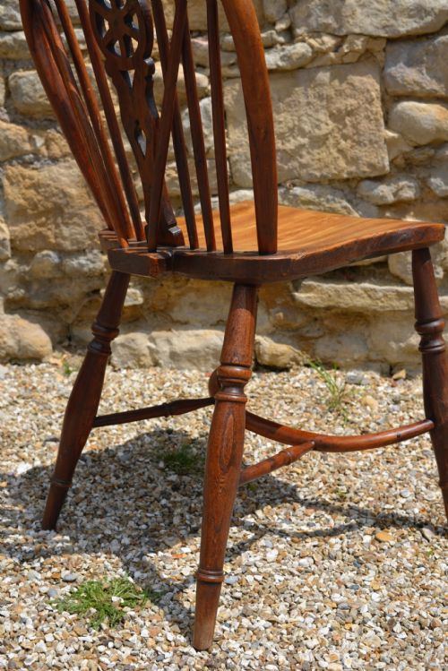 A PAIR OF COUNTRY YEW AND ELM WHEEL BACK CHAIRS WITH CRINOLINE STRETCHERS C 1800 - ADDITIONAL PHOTO 9