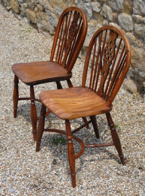 A PAIR OF COUNTRY YEW AND ELM WHEEL BACK CHAIRS WITH CRINOLINE STRETCHERS C 1800 - ADDITIONAL PHOTO 13
