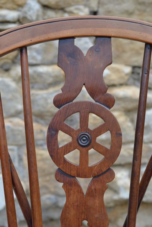 A PAIR OF COUNTRY YEW AND ELM WHEEL BACK CHAIRS WITH CRINOLINE STRETCHERS C 1800 - ADDITIONAL PHOTO 14