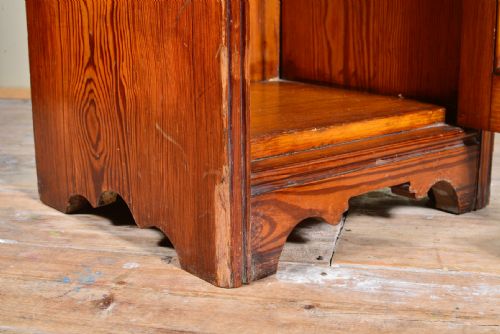AN ARTS CRAFTS OREGON PINE BEDSIDE CUPBOARD C1875 - ADDITIONAL PHOTO 6