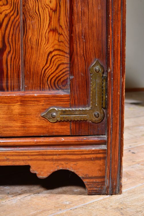AN ARTS CRAFTS OREGON PINE BEDSIDE CUPBOARD C1875 - ADDITIONAL PHOTO 7