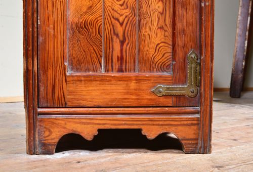 AN ARTS CRAFTS OREGON PINE BEDSIDE CUPBOARD C1875 - ADDITIONAL PHOTO 8