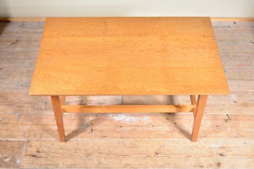 A LIGHT OAK COTSWOLDS SCHOOL COFFEE OCCASIONAL TABLE - ADDITIONAL PHOTO 4