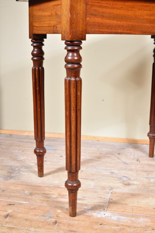 A VICTORIAN MAHOGANY HALL OR SIDE TABLE ON FLUTED LEGS C1850 - ADDITIONAL PHOTO 4