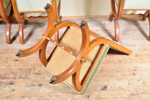 A SET OF FOUR GOTHIC REVIVAL OAK SIDE CHAIRS IN THE MANNER OF AWN PUGIN C1880 - ADDITIONAL PHOTO 3
