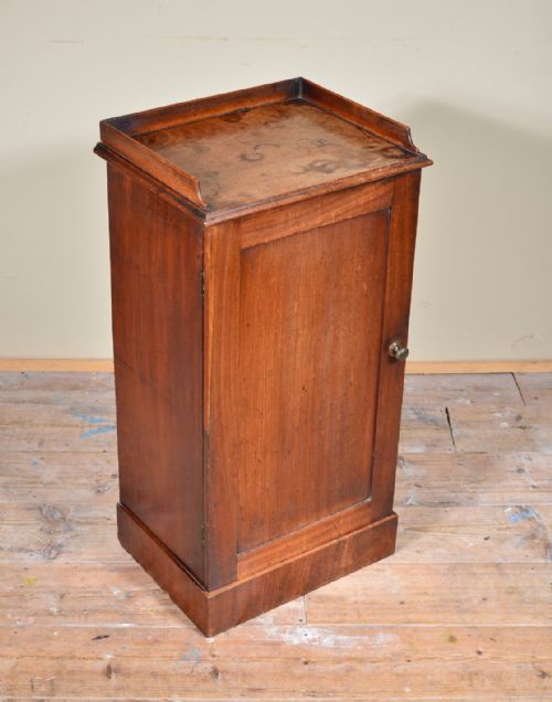 a william iv mahogany bedside cupboard c1835 - CATEGORY: ANTIQUE CUPBOARDS - DATED 19TH CENTURY