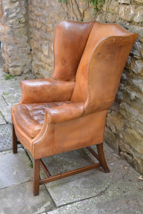 A LARGE GEORGE III STYLE TAN LEATHER WINGBACK ARMCHAIR - ADDITIONAL PHOTO 1