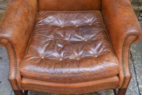 A LARGE GEORGE III STYLE TAN LEATHER WINGBACK ARMCHAIR - ADDITIONAL PHOTO 3